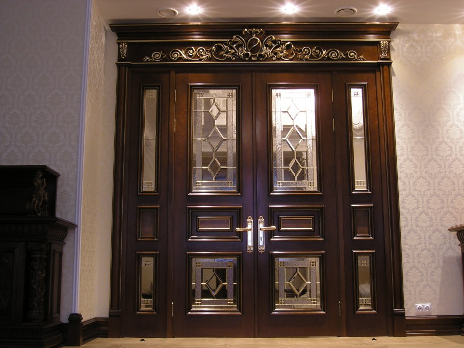 Резные двери Ставрос