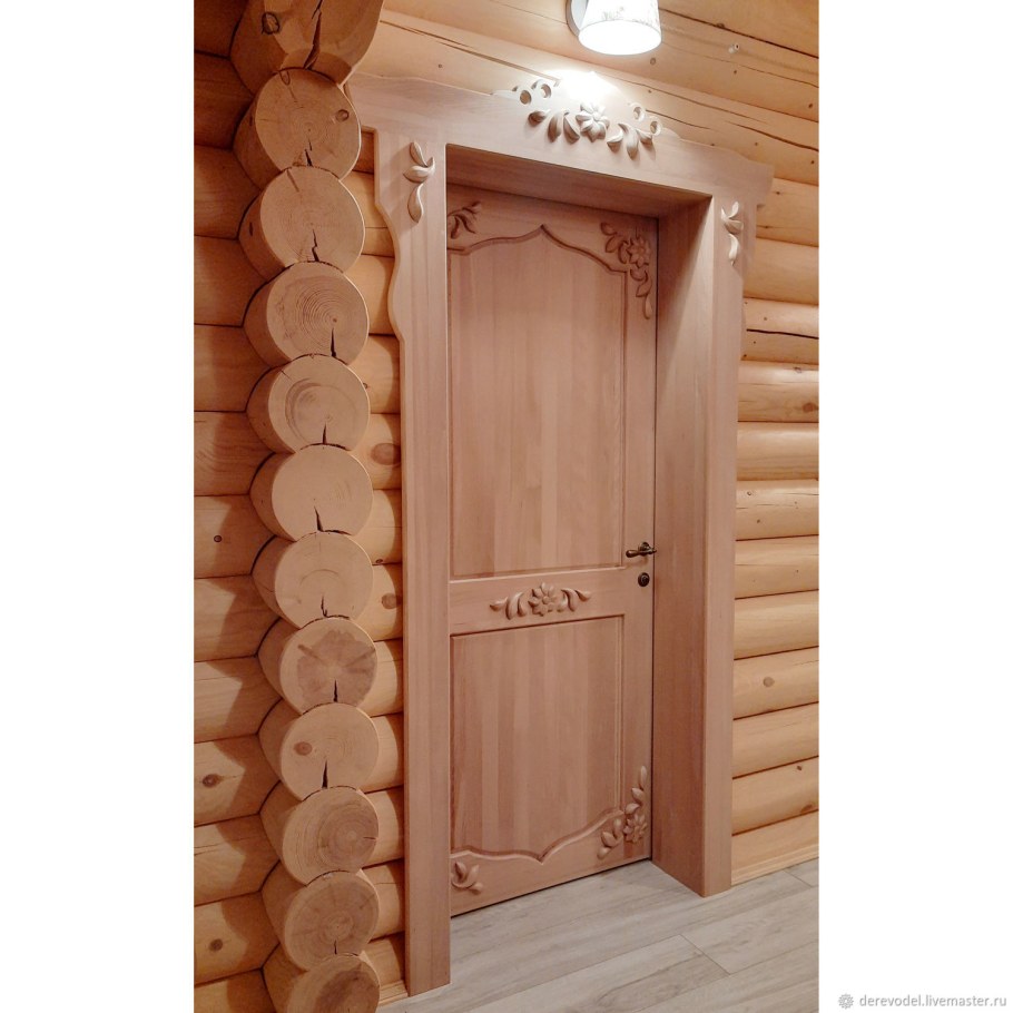 Дверной портал из дерева