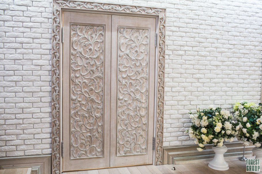 Резные двери