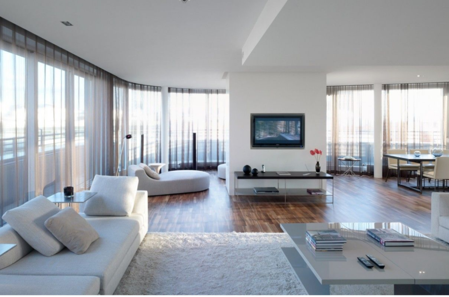 Светлая квартира студия с панорамными окнами