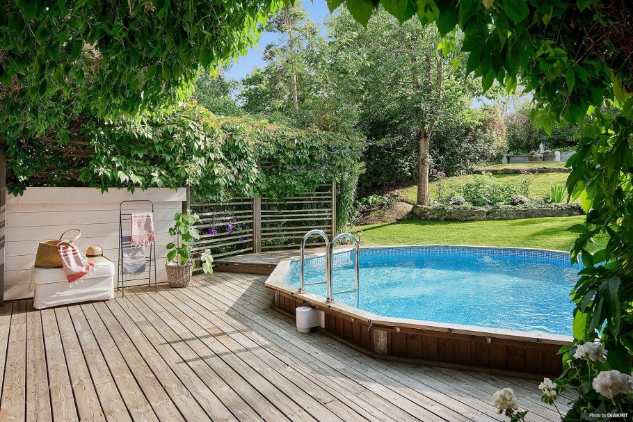 Терраса с бассейном