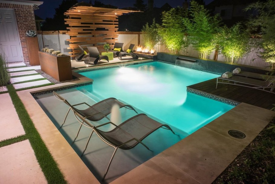 Бассейн в современном стиле на участке