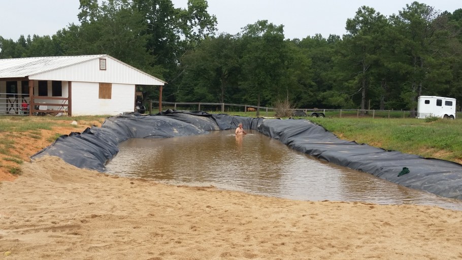 Песчаный пруд на участке