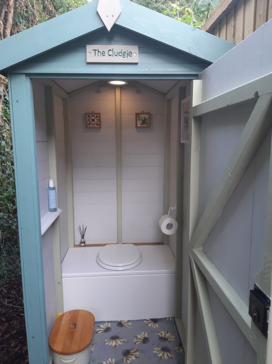 Сливная яма для воды из бочек 200 литров