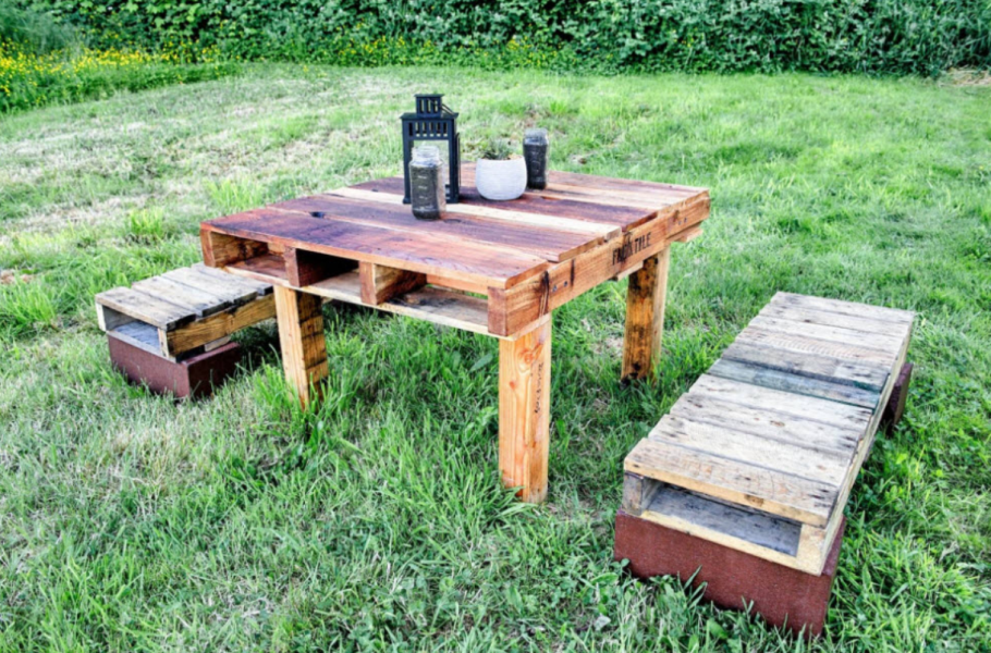 Стол уличный деревянный