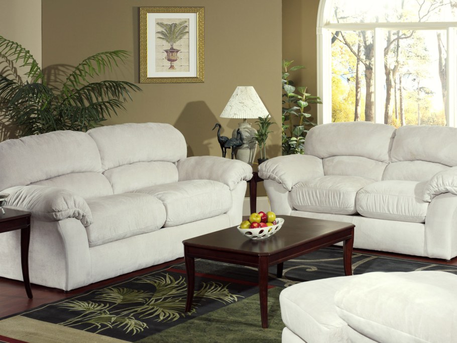 Мягкая мебель оранжевого цвета