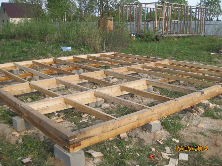 Пол в дачном домике