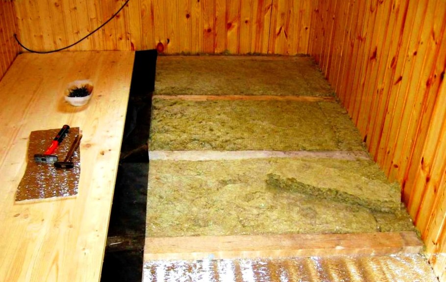 Утеплить деревянный пол