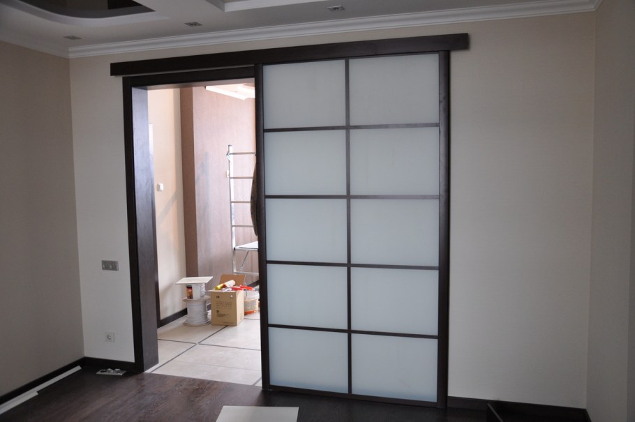 Межкомнатные перегородки из гипсокартона с дверью купе