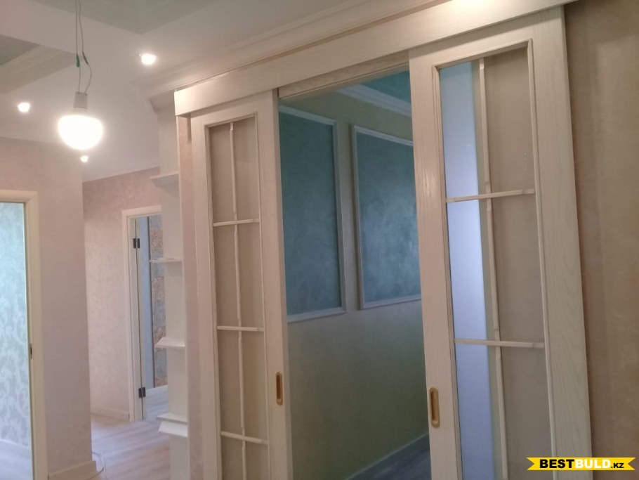 Стена из гипсокартона с дверью