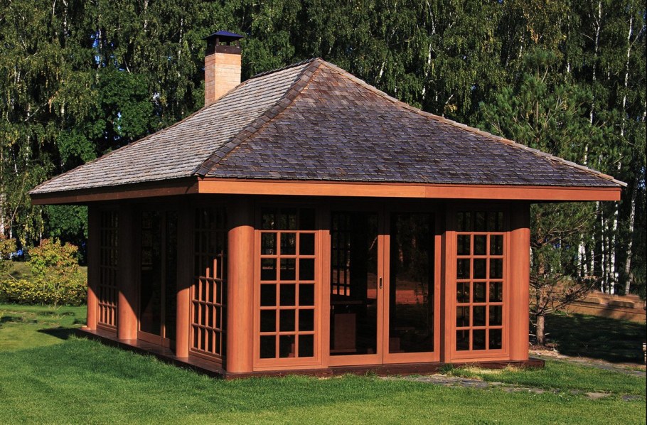 Остекленные беседки с барбекю