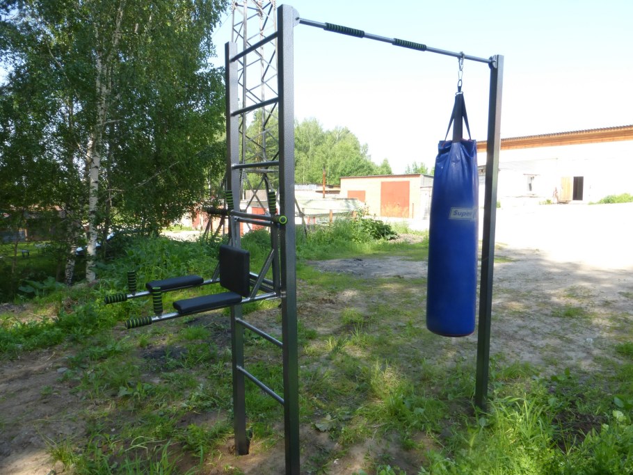 Уличный турник и брусья