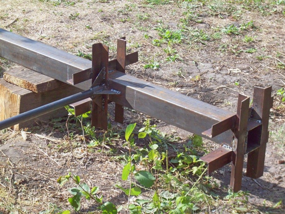 Турник на бетонных Столбах