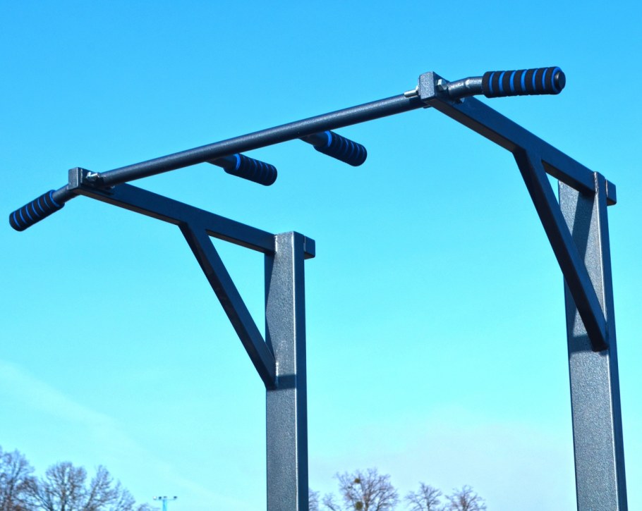 Турник на дерево