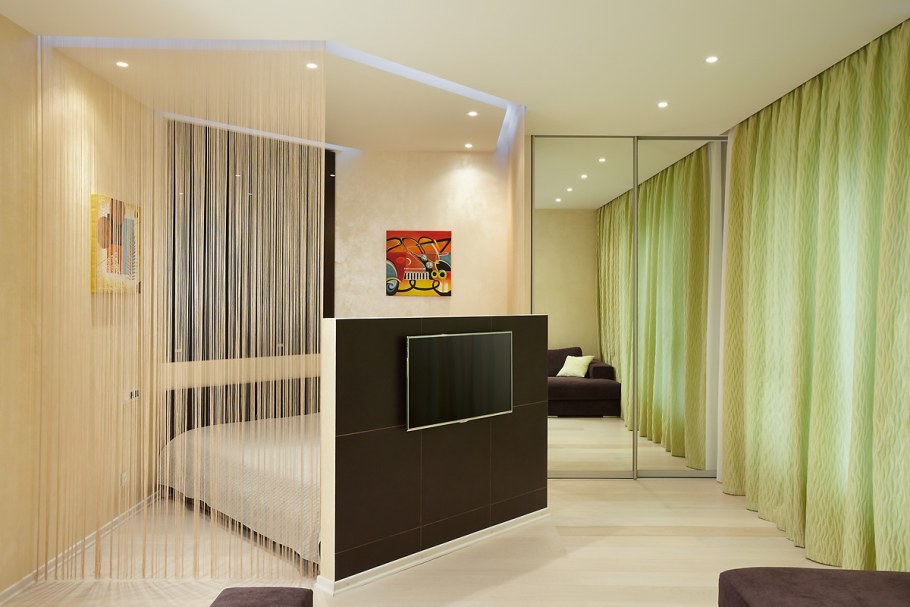 Разделение комнаты шторами