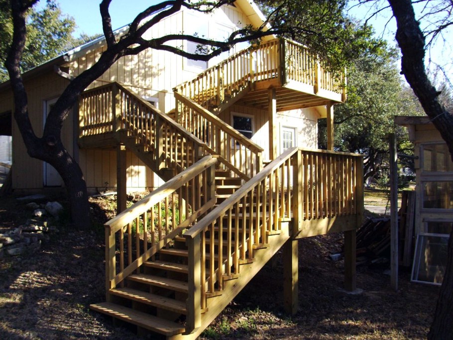 Наружная лестница на мансарду