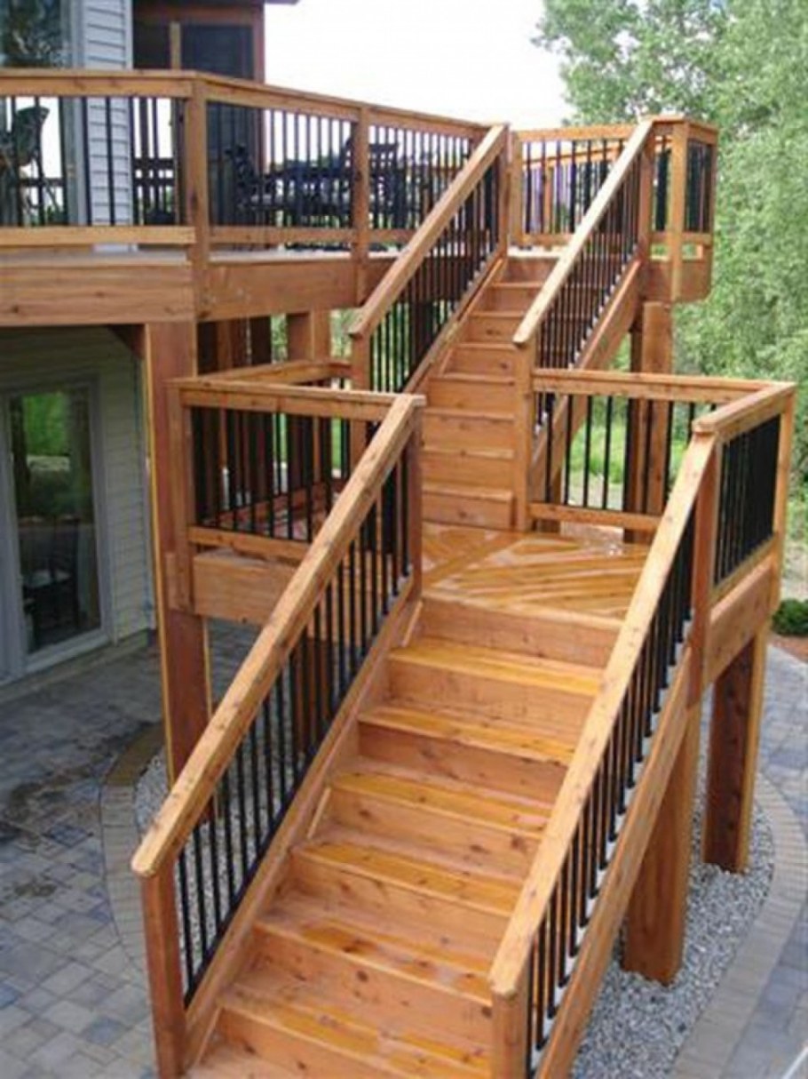 Наружная лестница на второй этаж