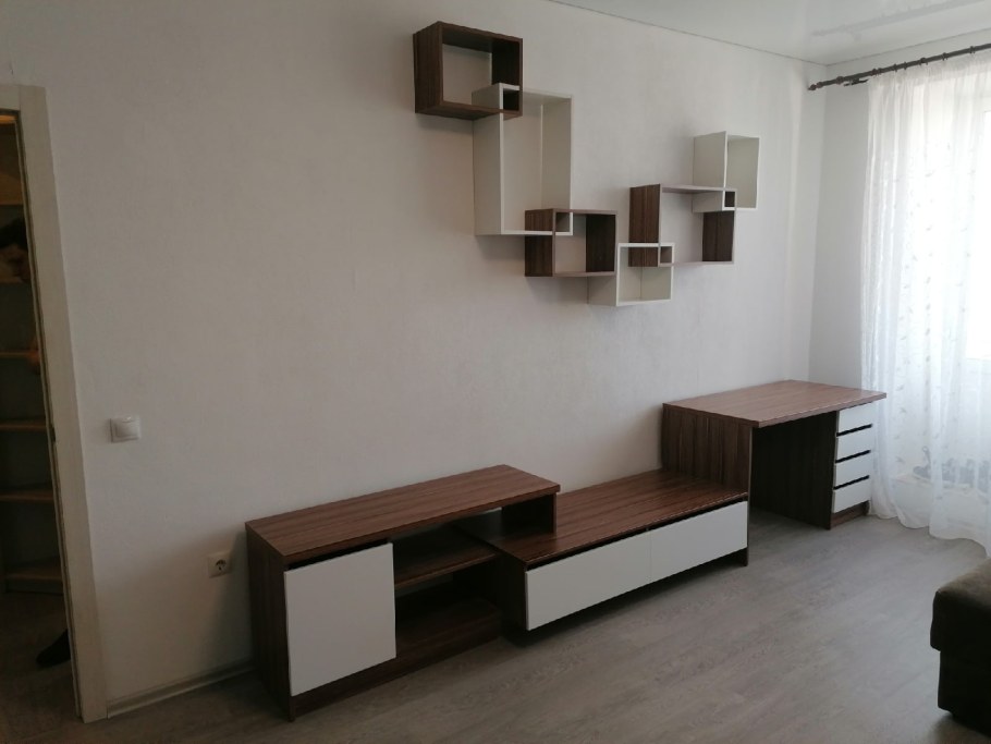 Кухни прямые с пеналом