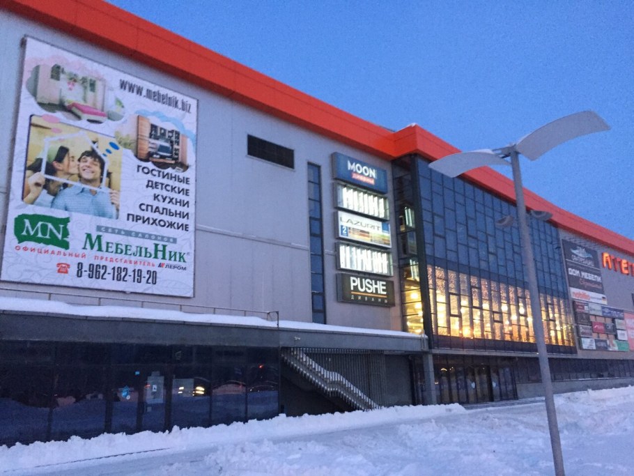 Кухни пластик в золотой рамке