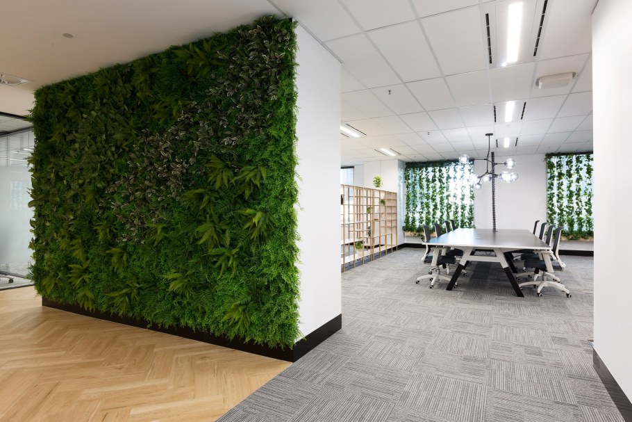 Перегородка с цветами для зонирования