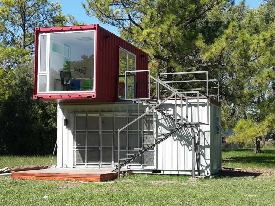 Двухэтажные домики из контейнеров