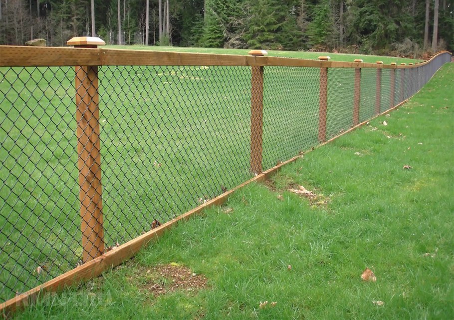Ограждение из сетки рабицы