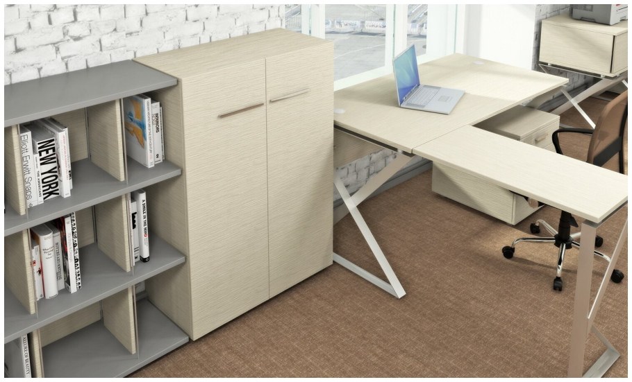 Полки в интерьере гостиной