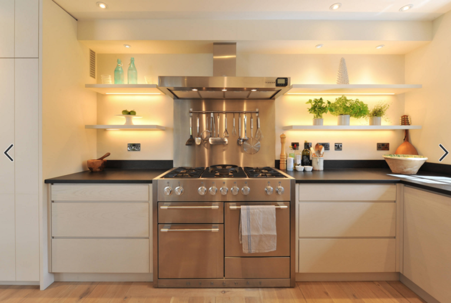 Кухни без навесных шкафов в интерьере