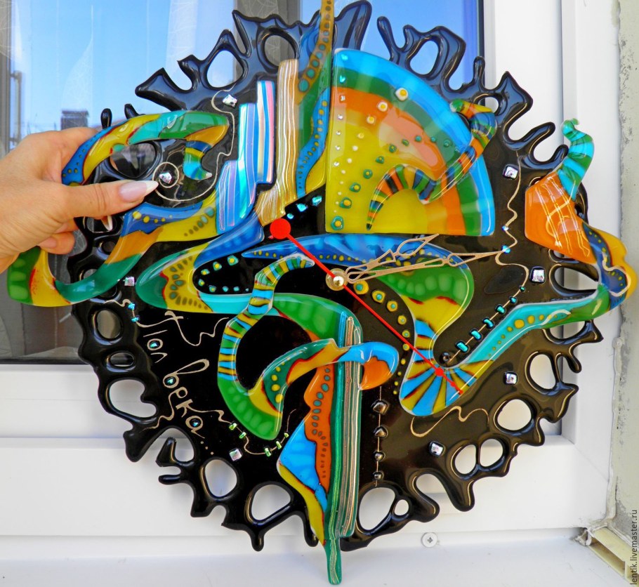 Украшения из разноцветного стекла