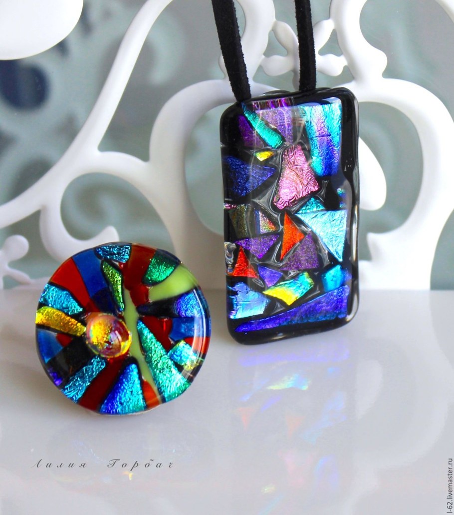 Дихроическое стекло украшения