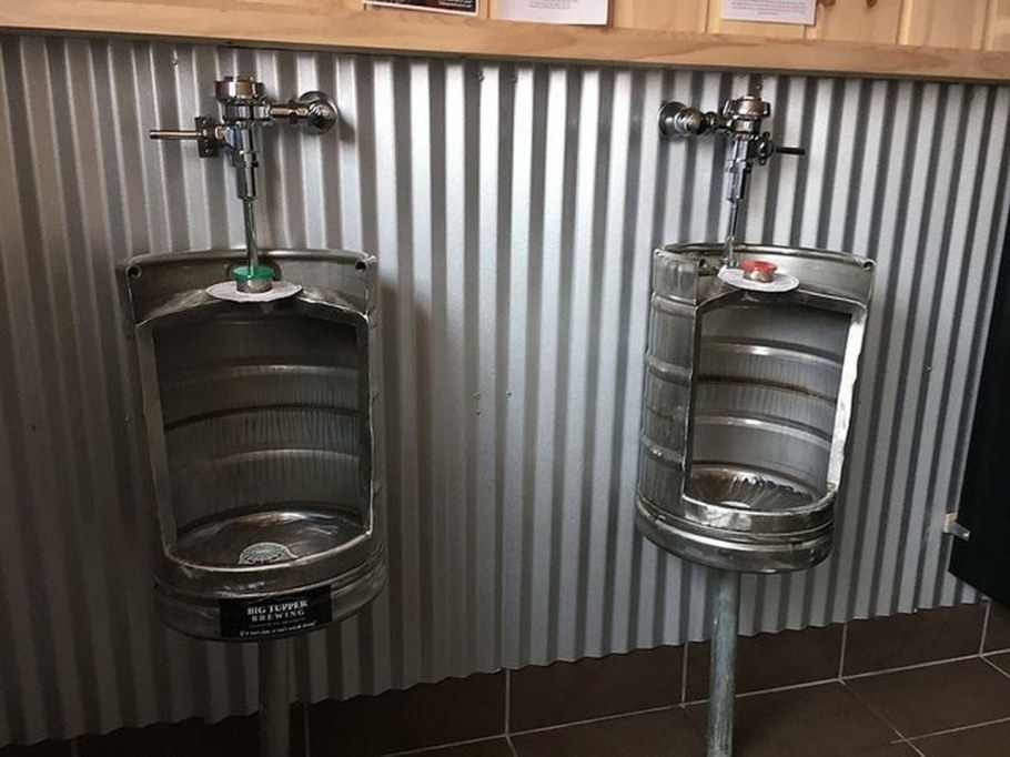 Вазоны из пластмассовой канистры