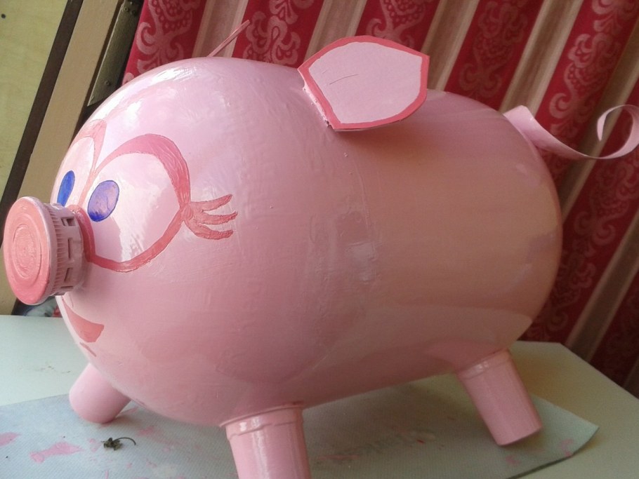 Клумбы из больших пластиковых бутылок