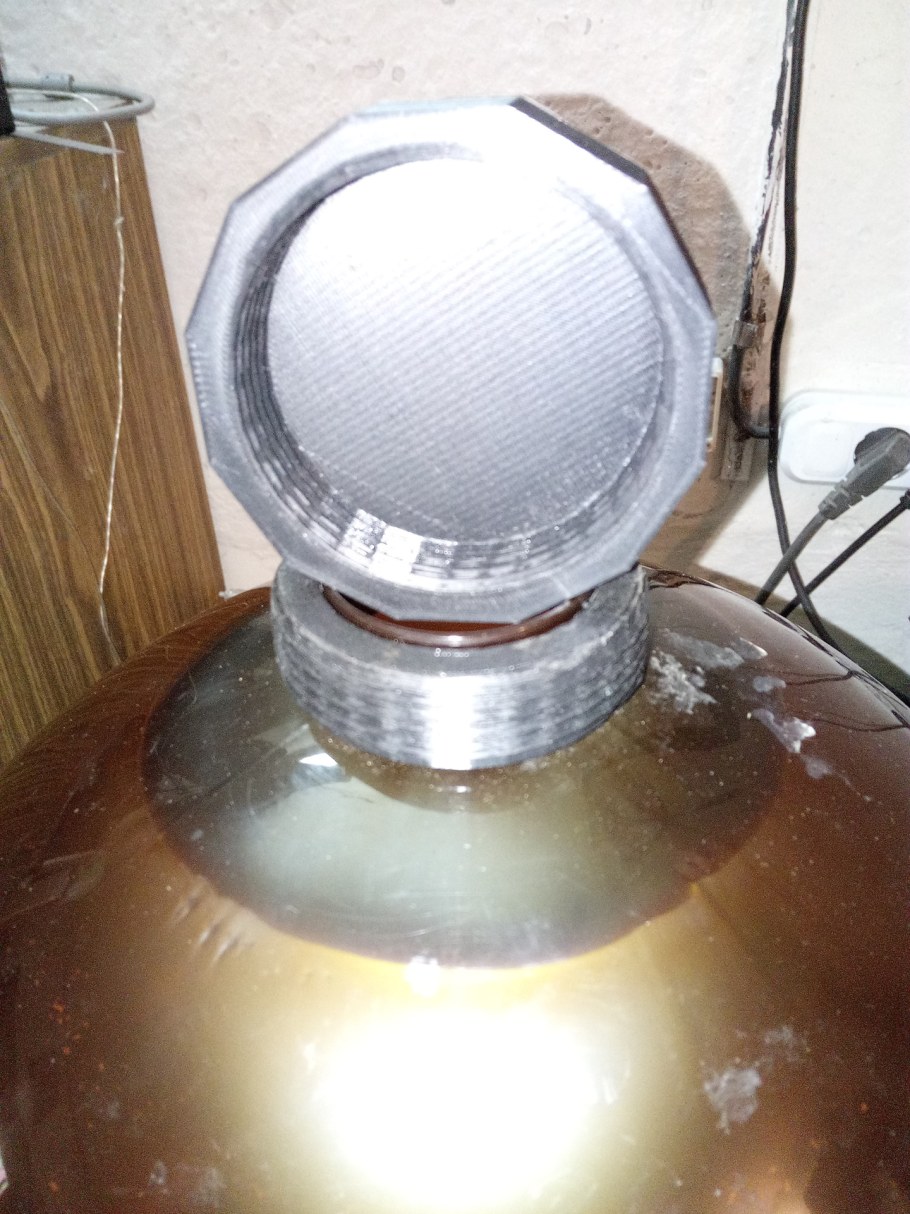 Кашпо из пластиковых кег