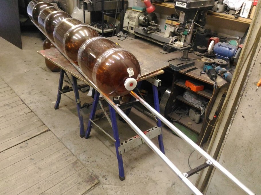 Ограждение из пластиковых бутылок