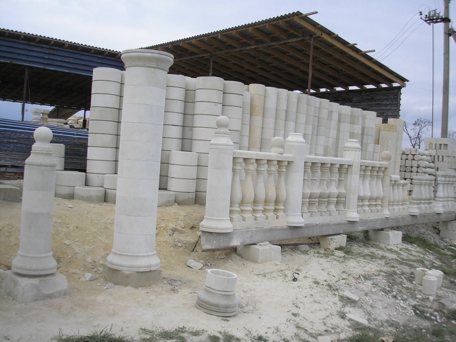 Бетонные колонны для забора