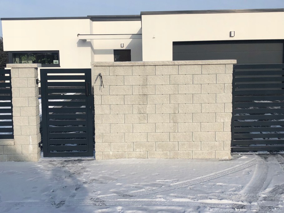 Забор из пеноблоков