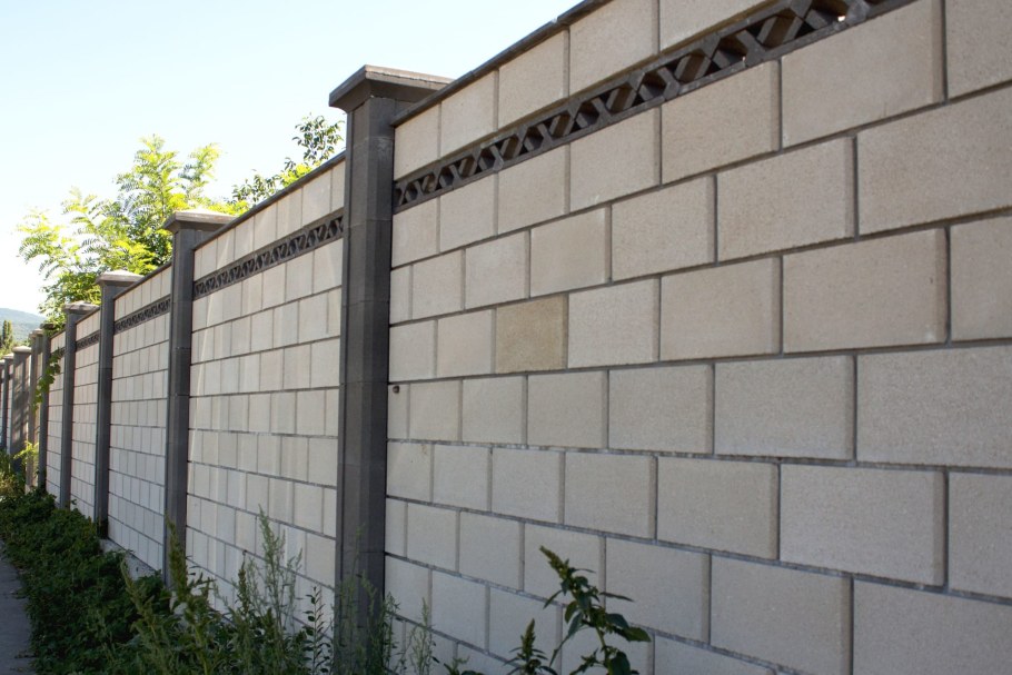 Забор из пескобетонный блок