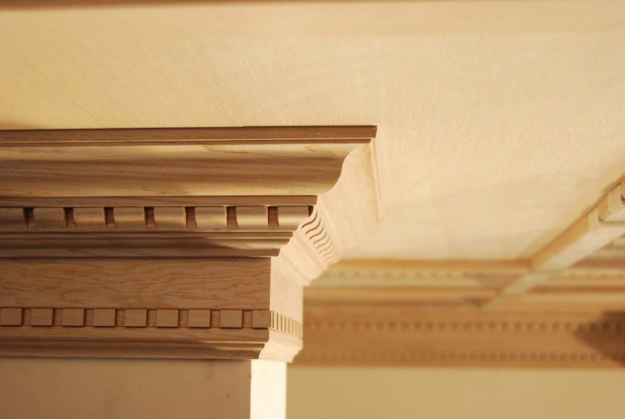 Карниз дверной