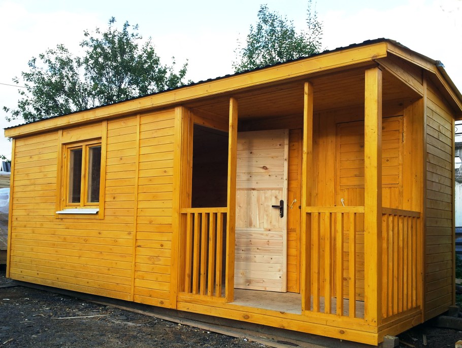 Бытовка с односкатной крышей и верандой