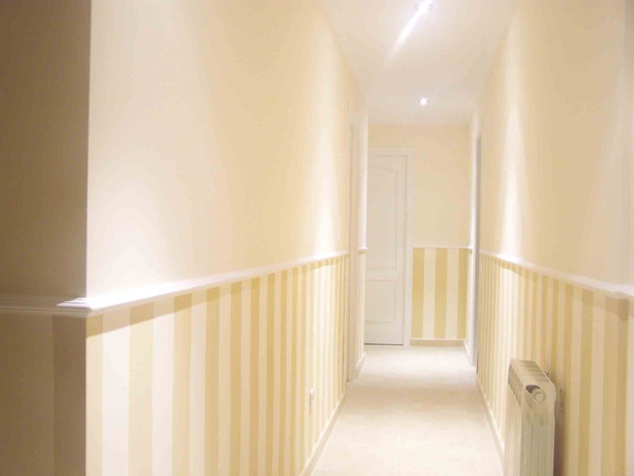 Покраска стен в школе