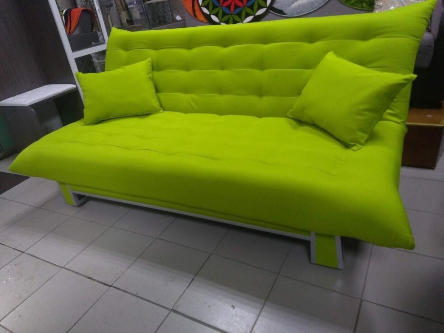 8 марта диван дали угловой