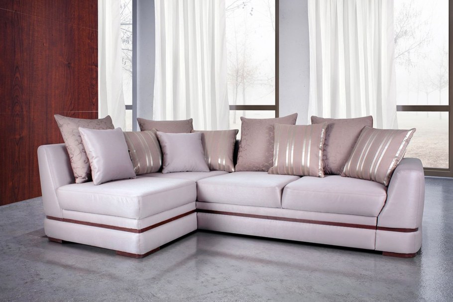 Диван в форме губ Сальвадор дали