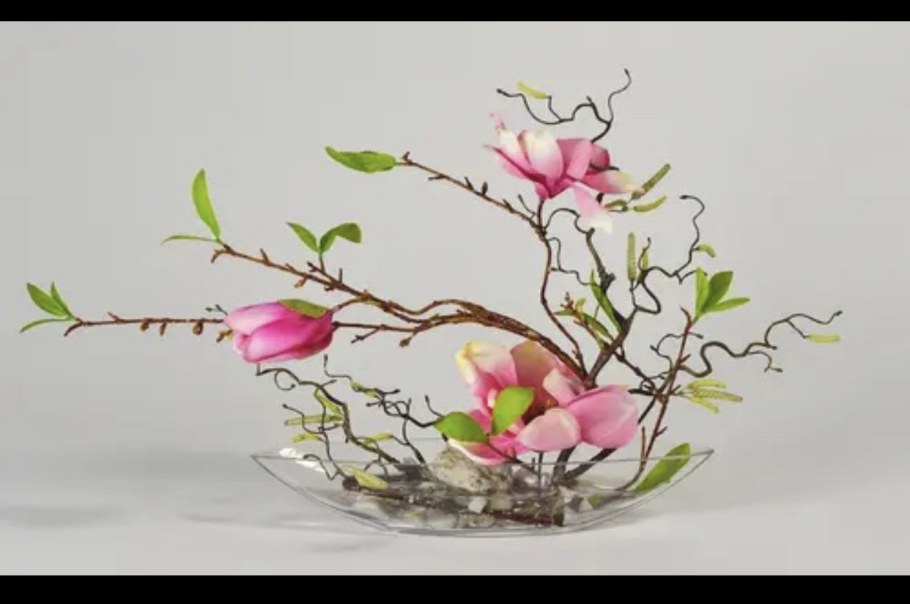 Икебана в интерьере помещения