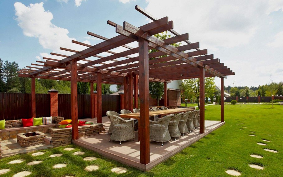 Деревянный настил для беседки