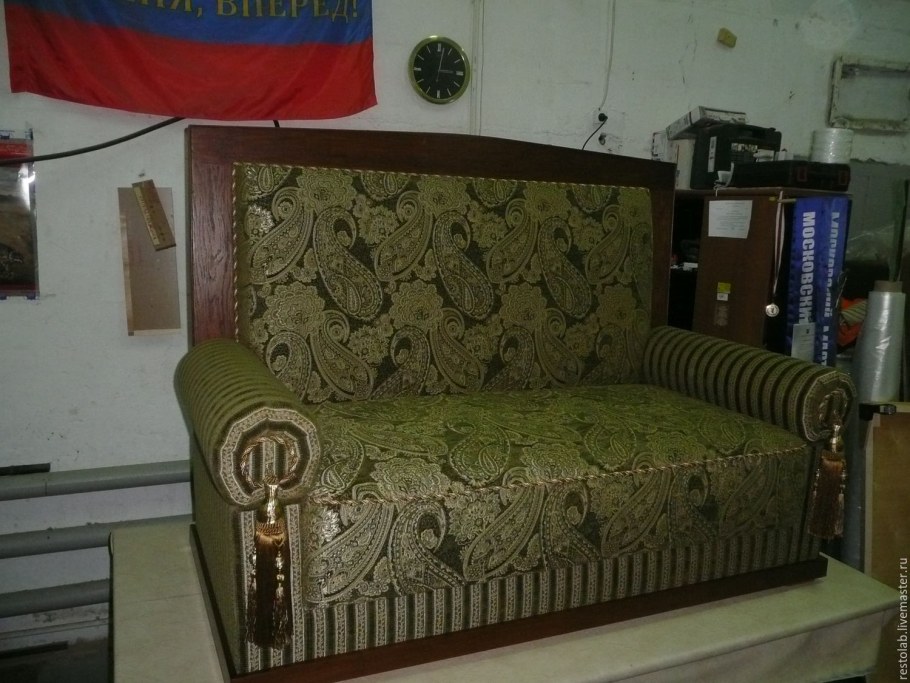 Старинный диван