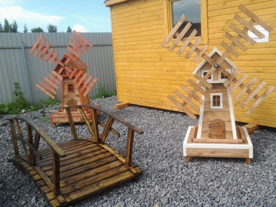 Декоративные деревянные мельницы для дачи