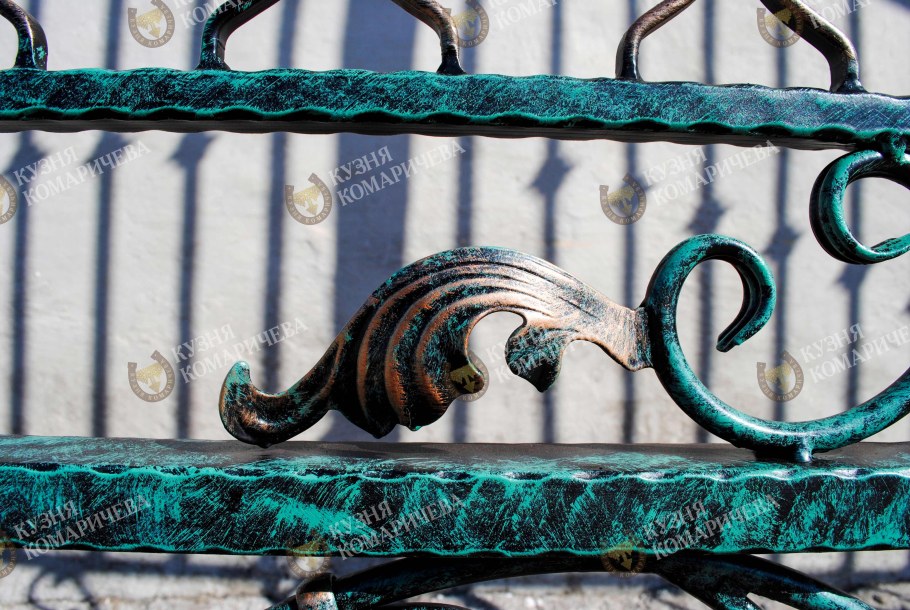 Ковка с зеленой патиной