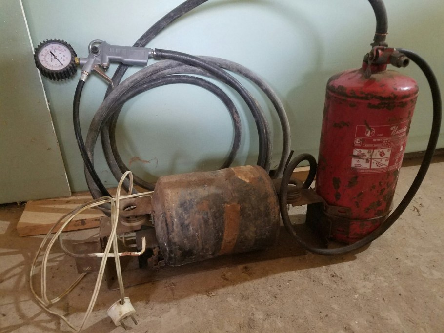 Компрессор от холодильника Свияга для подкачки колес