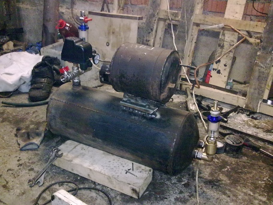 Компрессор из ресивера и компрессора холодильника