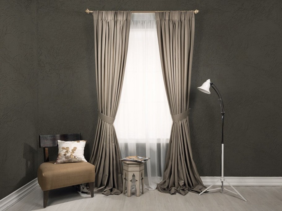 Портьера со складками в интерьере